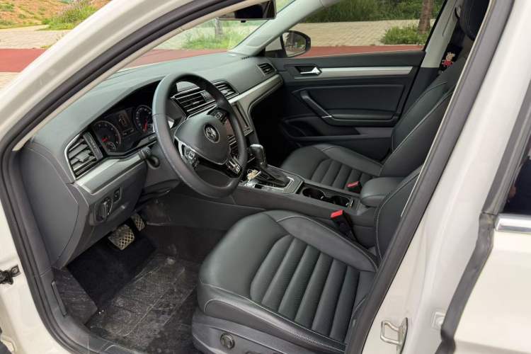 Used Volkswagen Lamando 2019 280TSI DSG Comfort Edition China VI standard Interior 2
