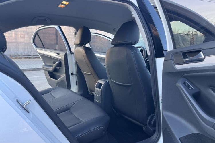 Used Volkswagen Sagitar 2015 1.6L Automatic Fashion Model
