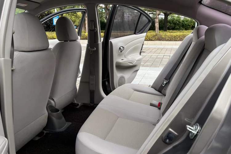 Used Nissan Sunny 2014 1.5XE CVT Elite Edition Interior 3
