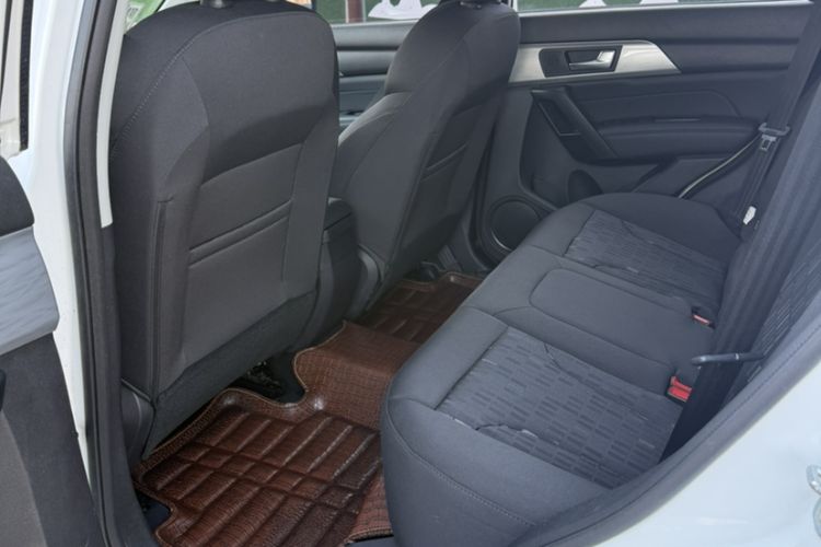 Used Haval H2 2018 Chuanxiang Edition Blue Badge 1.5T Manual Two-Wheel Drive Fashionable Model Interior 3