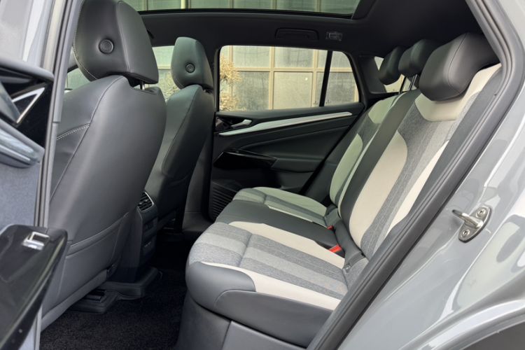 Used Volkswagen ID.4 CROZZ 2022 Standard Range PURE Edition Exterior 4