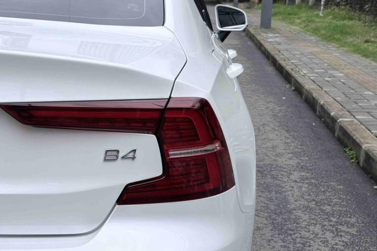 Used Volvo S60 2022 B4 Zhiyuan Luxury Edition Exterior 7