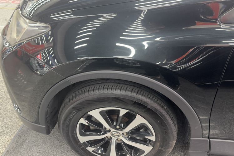 Used Toyota RAV4 2016 2.0L CVT Two-Wheel Drive Fashion Edition China V Standard
