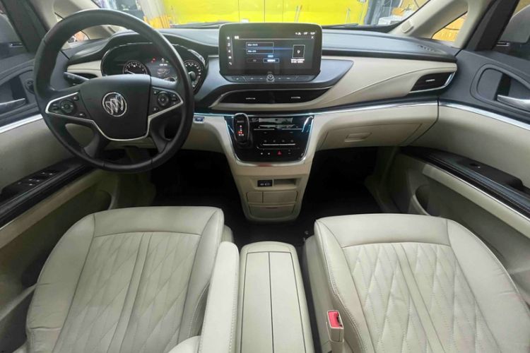 Used Buick GL8 2023 Facelifted Land Cruiser Executive Luxury Version Interior 1