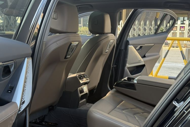 Used BMW 5 Series 2024 525Li Luxury Package
