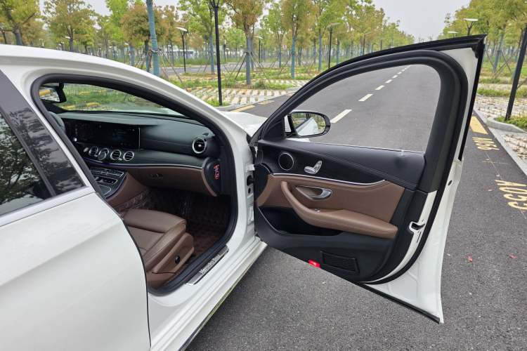 Used Mercedes-Benz E-Class 2021 Facelift E 260 L Sport Edition Interior 9