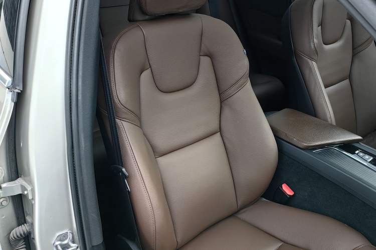 Used Volvo XC60 2019 T5 4x4 Smart Edition China VI Standard Right Front Seat