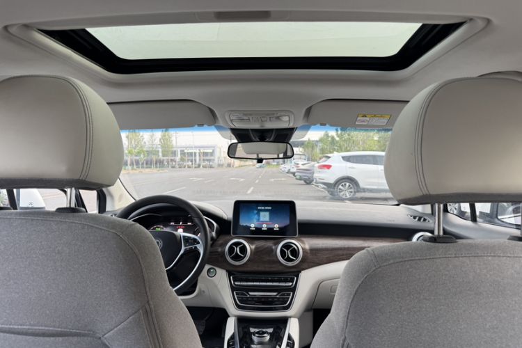 Used BAIC Beijing EU5 2018 R500 Smart Edition Interior 3