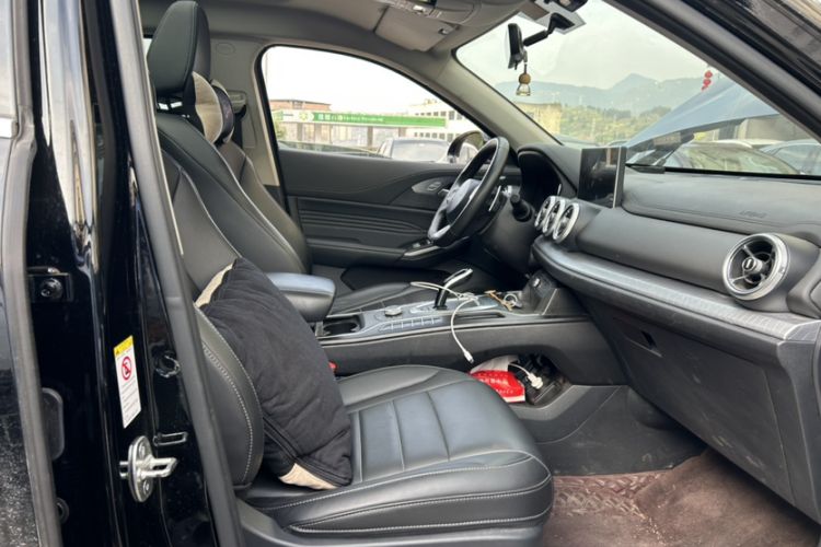 Used Wey VV5 2021 1.5T Two-Wheel Drive Color Pioneer
