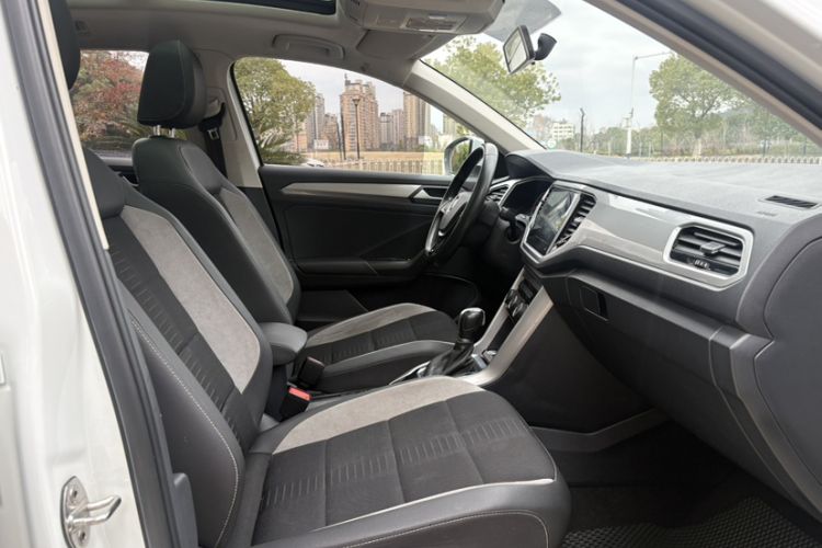 Used Volkswagen T-ROC 2022 280TSI DSG Two-Wheel Drive Elite PLUS Interior 4