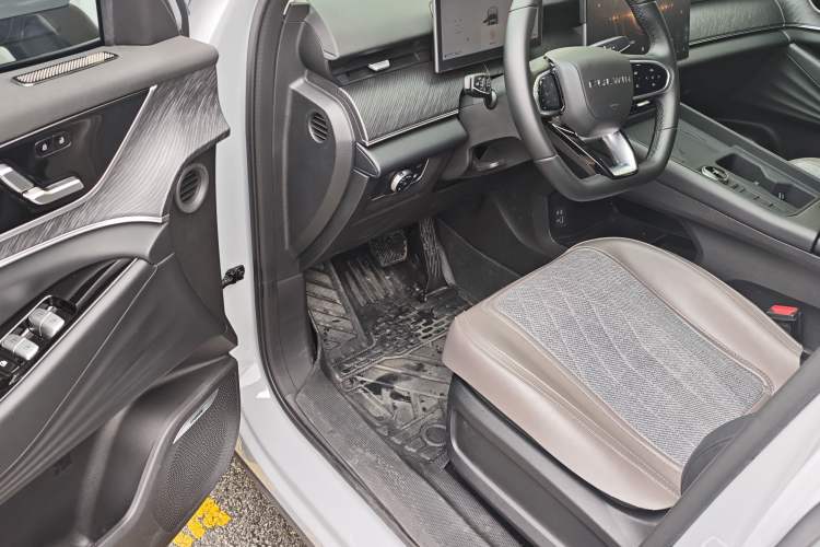 Used Chery Fengyun T9 2025 120 Long-Range Luxury Version 7 Seats Lithium Iron Phosphate