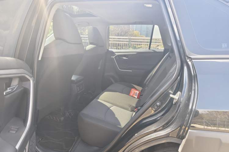 Used Toyota RAV4 2022 2.0L CVT 4x4 Fashion Edition
