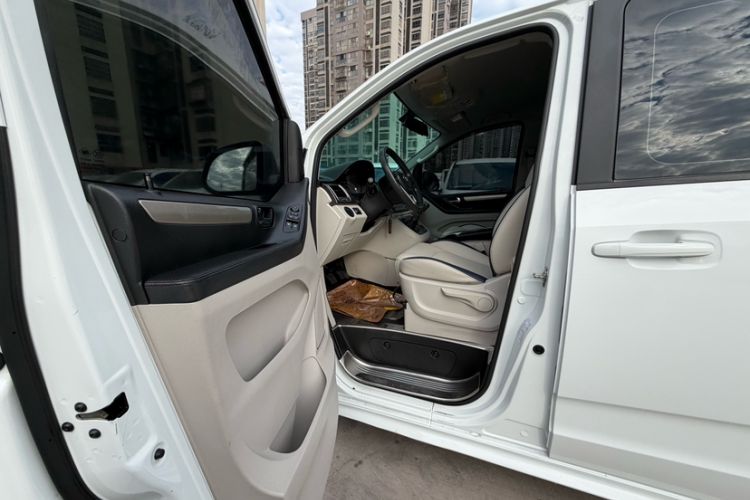 Used SAIC MAXUS G10 2021 2.0T Manual Elite Edition Diesel 7-Seater Interior 3