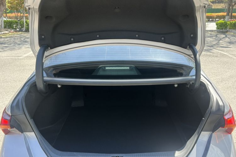 Used Toyota Avalon 2019 Dual-Engine 2.5L Luxury Edition China VI Standard
