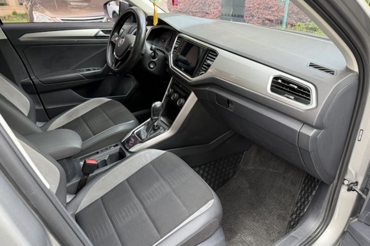 Used Volkswagen T-ROC 2020 230TSI DSG Two-Wheel Drive Advanced Version Interior 2