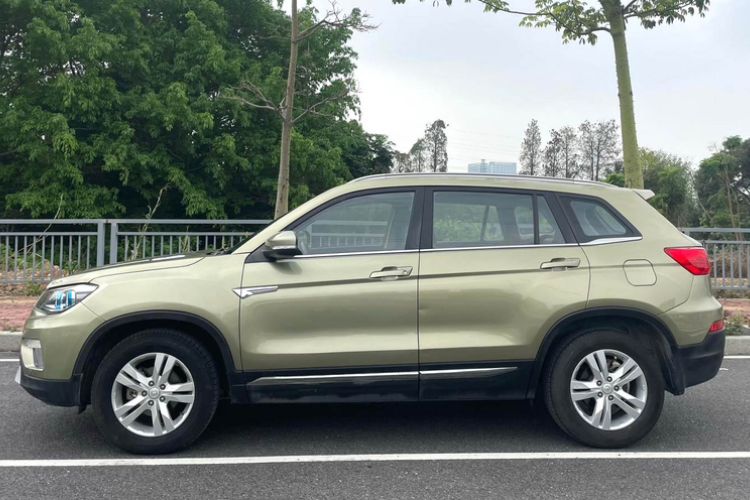 Used CHANGAN CS75 2014 2.0L Manual Luxury Version China IV Standard