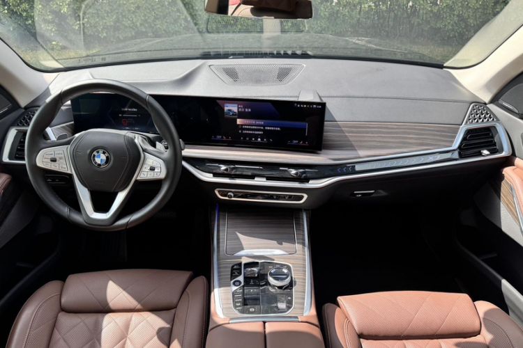 Used BMW X7 2023 xDrive40i Luxury Package with Leading Features
