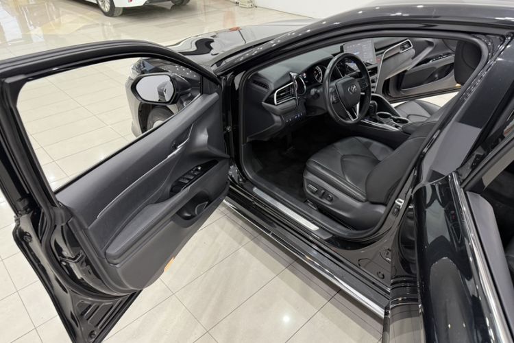 Used Toyota Camry 2023 2.0G Luxury Edition
