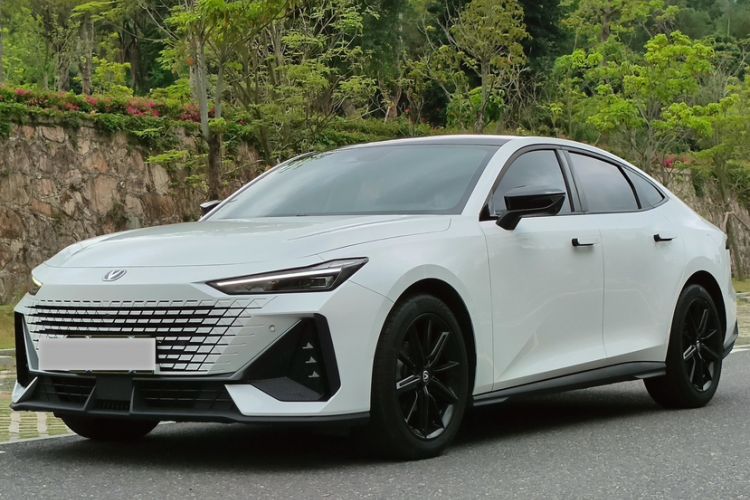 Used CHANGAN UNI-V 2023 1.5T Prestige Model