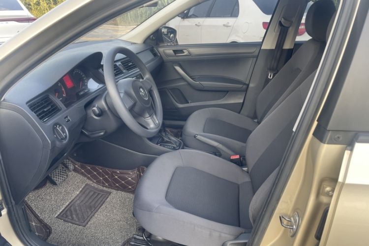 Used Volkswagen Santana 2013 1.6L Automatic Fashion Edition Interior 2