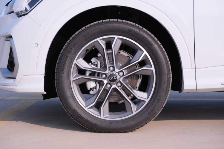 Used Audi Q3 2025 quattro 45th Anniversary Edition 40TFSI Fashionable and Dynamic Model Exterior 9