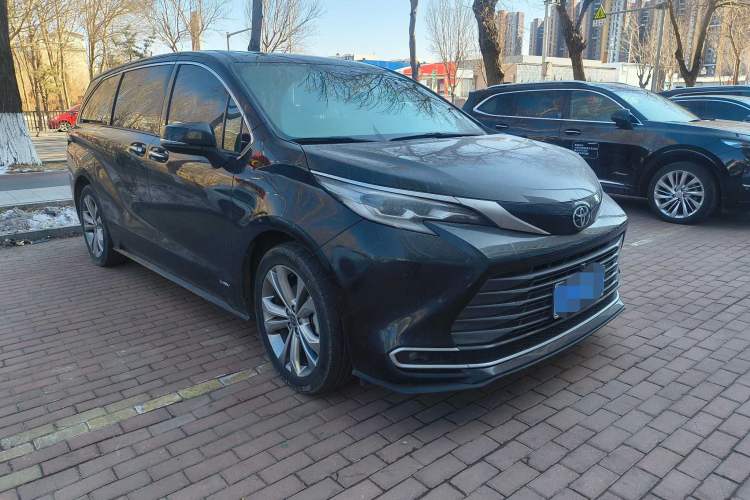 Used Toyota Sienna 2024 2.5L Hybrid Luxury Edition