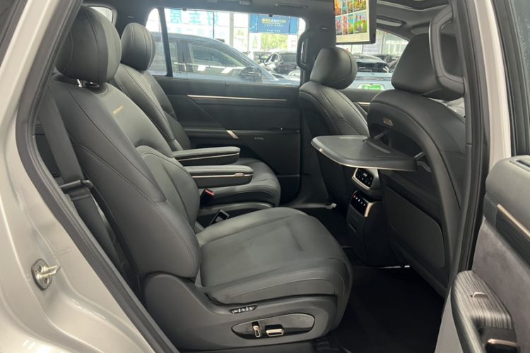 Used Dongfeng eπ eπ008 2024 210Max Range-Extended Version 6 Seats