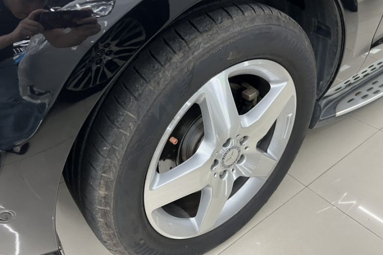 Used Mercedes-Benz M-Class 2014 ML 400 4MATIC Luxury Model Exterior 3