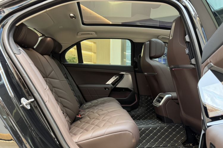 Used BMW 7 Series 2023 735Li M Sport Package