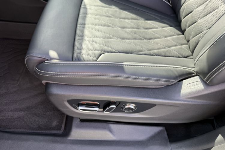 Used GAC Trumpchi GS8 2024 Linghang Series 2.0 TGDI Two-Wheel Drive Luxury Smart Connectivity Version Interior 4