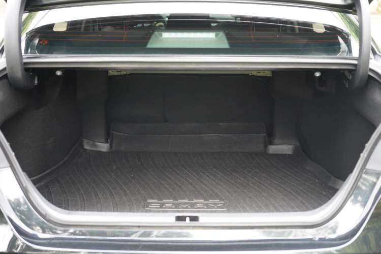 Used Toyota Camry 2021 2.0G Luxury Edition
