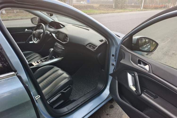 Used Peugeot 308S 2015 1.6T Automatic Ruichi Edition Interior 5