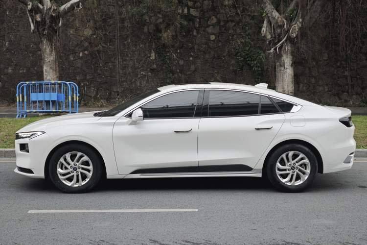 Used Ford Mondeo 2023 EcoBoost 180 Comfort Model Exterior 8