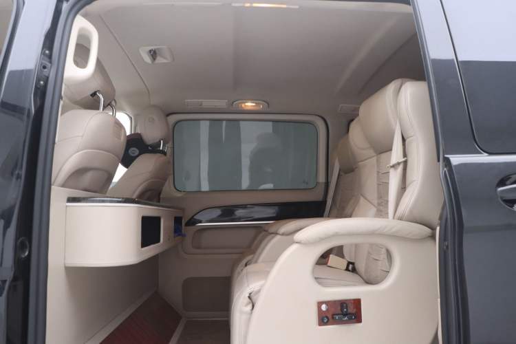 Used Mercedes-Benz V-Class 2017 V 260 Avantgarde Edition