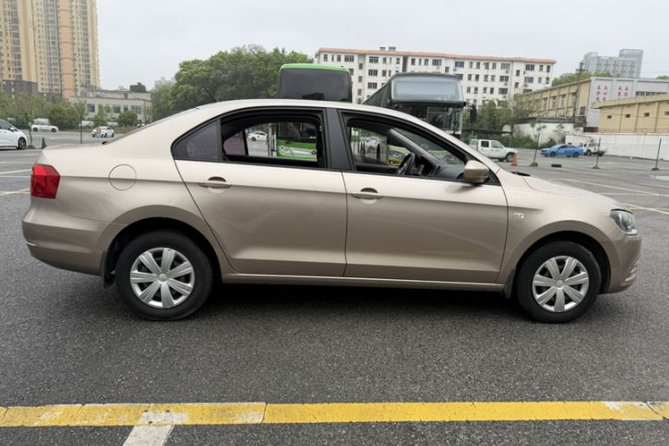 Used Volkswagen Jetta 2015 Value Edition 1.6L Manual Fashionable Style Exterior 2