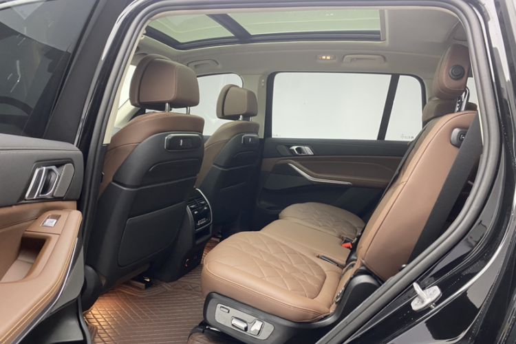 Used BMW X7 2024 xDrive40i Luxury Package – Leading Model Interior 3