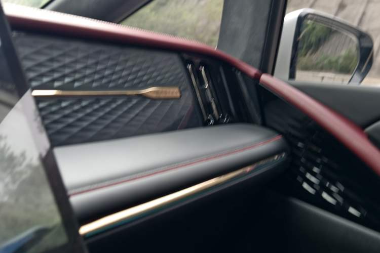 Used GAC Trumpchi M8 2023 Zongshi Series Dual-Motor Supreme Edition