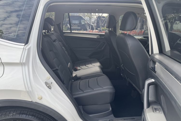 Used Volkswagen Tiguan L 2021 330TSI Automatic Two-Wheel Drive Smart Edition Interior 3