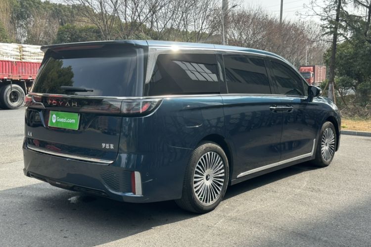 Used VOYAH Dream 2025 PHEV Four-Wheel Drive Prestige Kunpeng Edition
