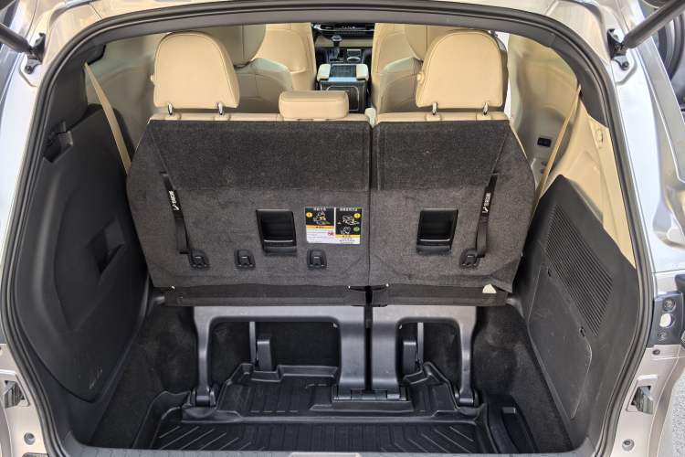 Used Toyota Granvia 2022 2.5L Hybrid Prestige Edition