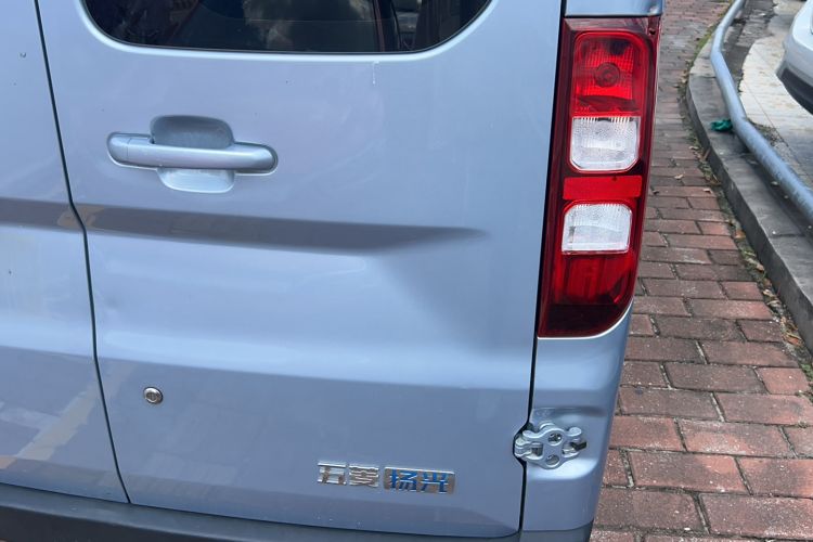 Used Wuling Yangguang 2024 300KM Comfort Version Passenger Van 75kW
