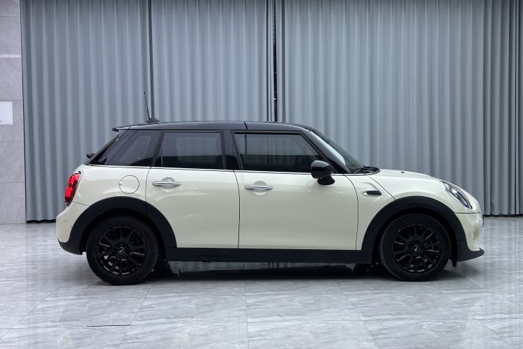 Used MINI 2019 1.5T COOPER Classic Edition Five-Door Version
