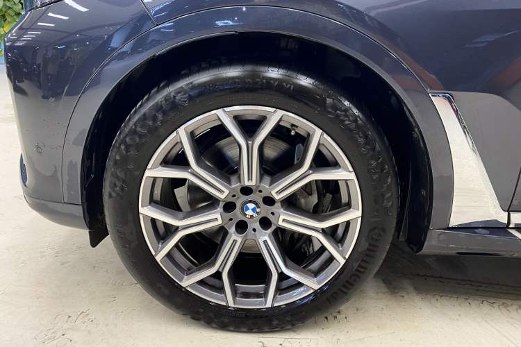 Used BMW X7 2021 xDrive40i Luxury Package with Premium Features
