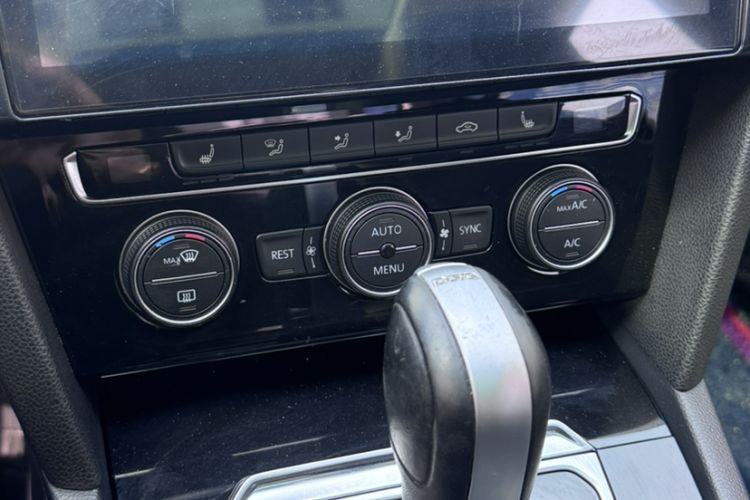 Used Volkswagen Magotan 2017 330TSI DSG Luxury Model Interior 1