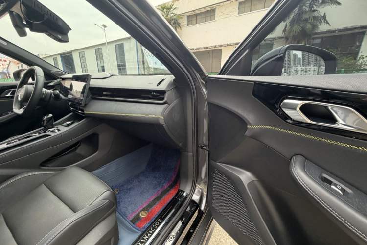 Used Lynk & Co 03 2023 2.0TD DCT JingPro Interior 7