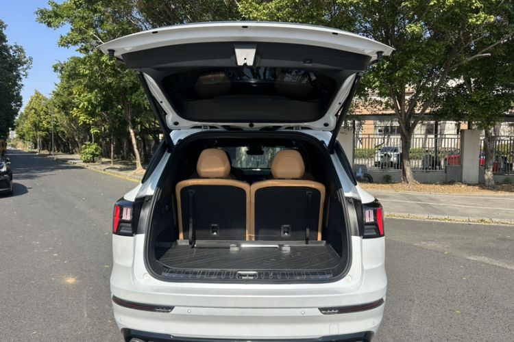 Used Lynk & Co 09 2021 2.0T Halo Six-Seater
