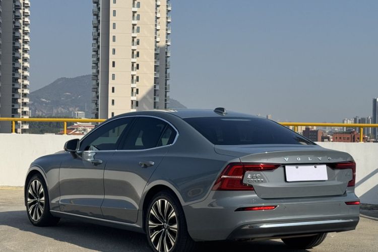 Used Volvo S60 2023 B4 Zhiyuan Luxury Edition
