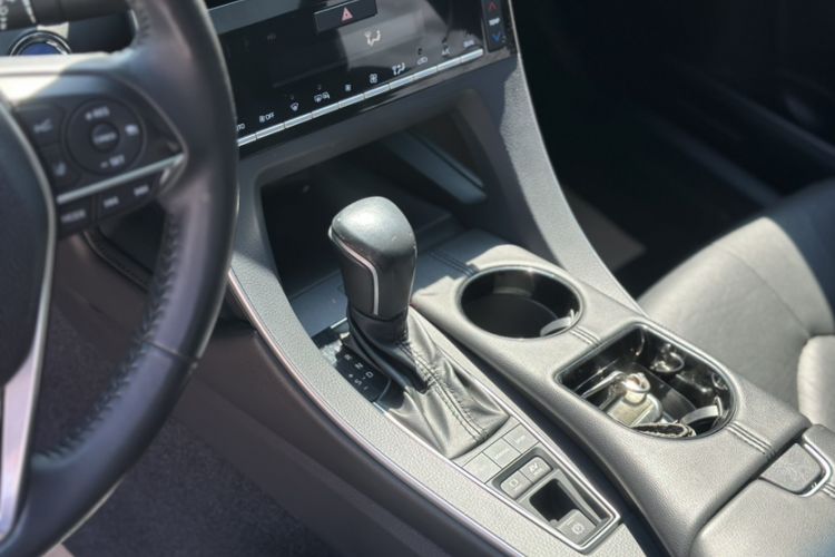 Used Toyota Avalon 2019 Dual-Engine 2.5L Luxury Edition China VI Standard
