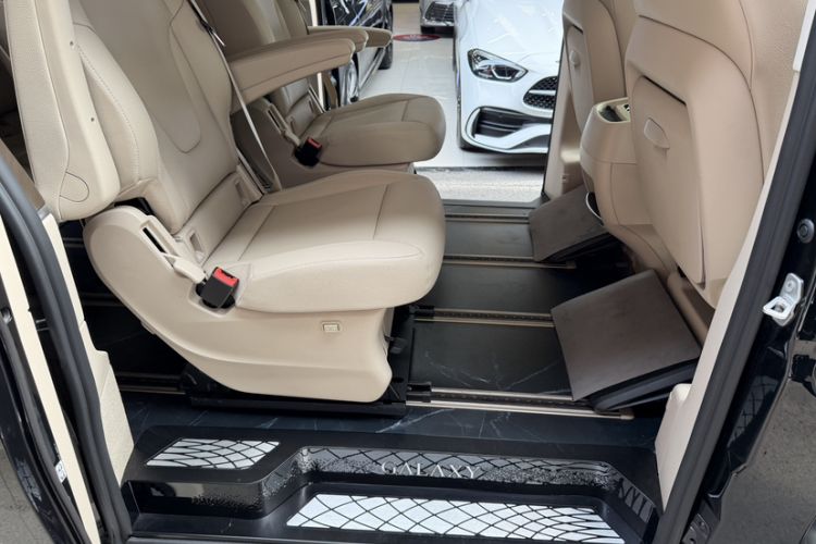 Used Mercedes-Benz V-Class 2024 V 300 Pilot Edition