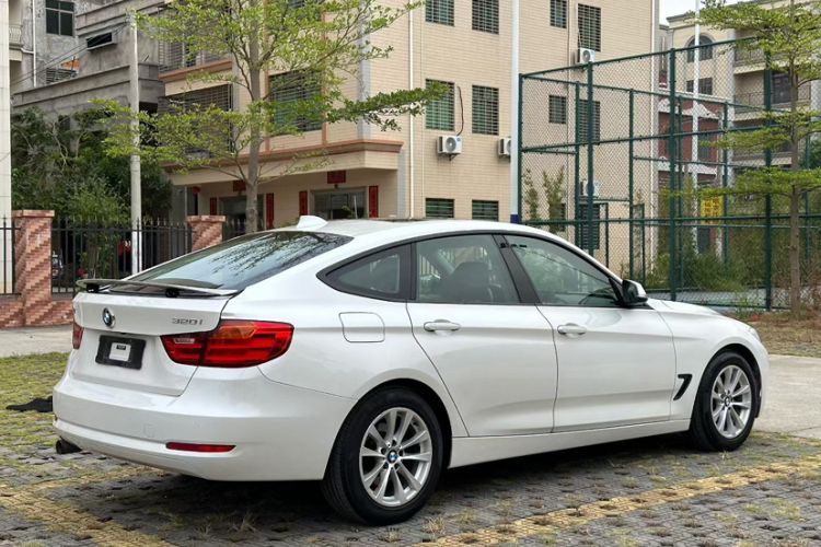Used BMW 3 Series GT 2013 320i Leading Model
